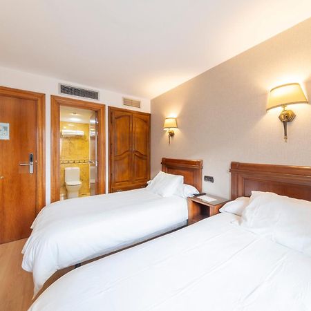 Hostal Sin Recep24H Puerta De La Villa - Pet Friendly & Restaurante Almazán Buitenkant foto