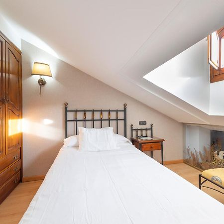 Hostal Sin Recep24H Puerta De La Villa - Pet Friendly & Restaurante Almazán Buitenkant foto