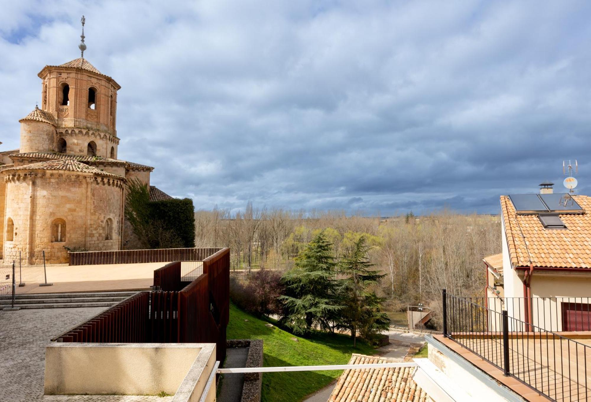 Hostal Sin Recep24H Puerta De La Villa - Pet Friendly & Restaurante Almazán Buitenkant foto