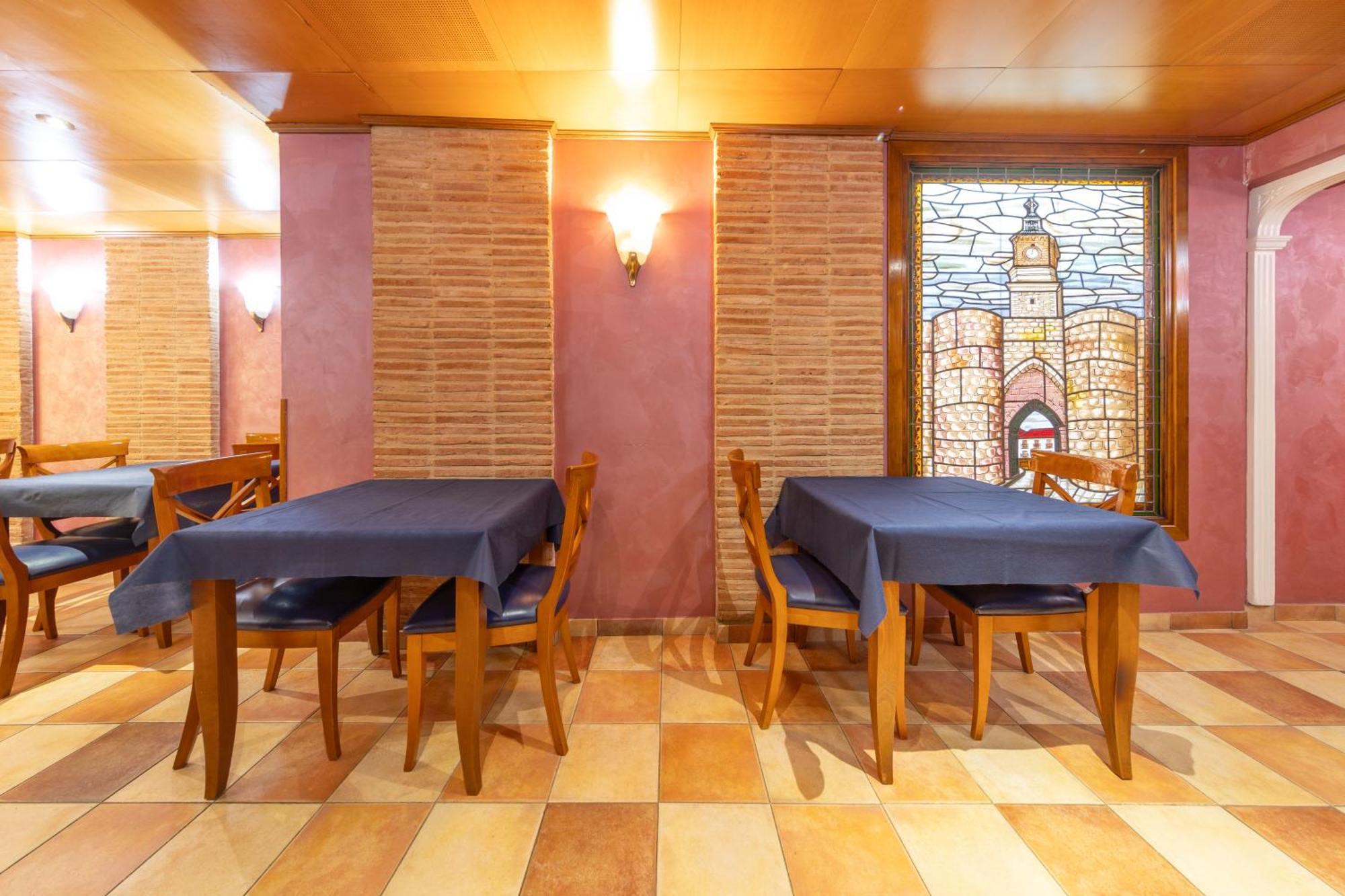 Hostal Sin Recep24H Puerta De La Villa - Pet Friendly & Restaurante Almazán Buitenkant foto