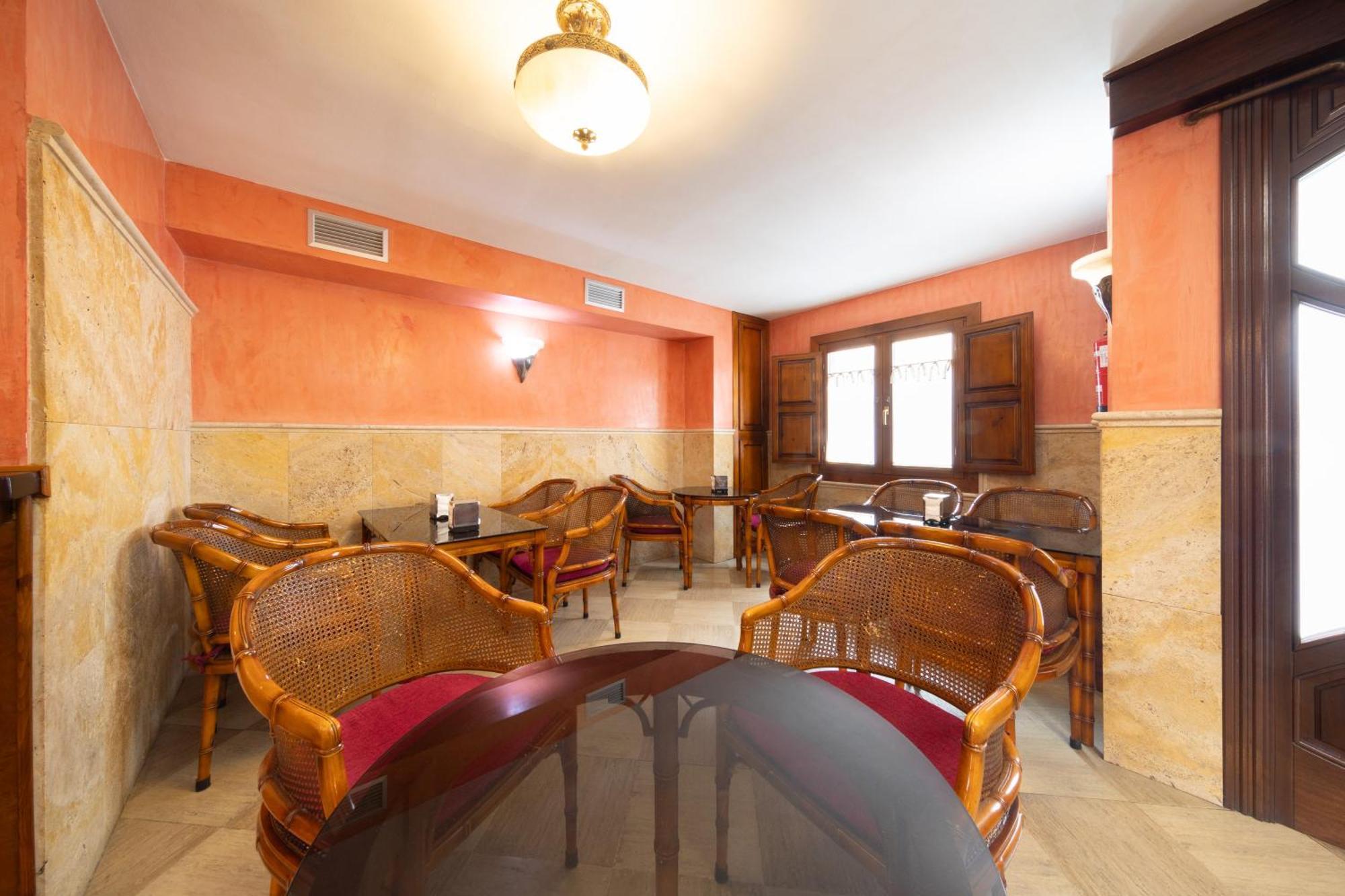 Hostal Sin Recep24H Puerta De La Villa - Pet Friendly & Restaurante Almazán Buitenkant foto