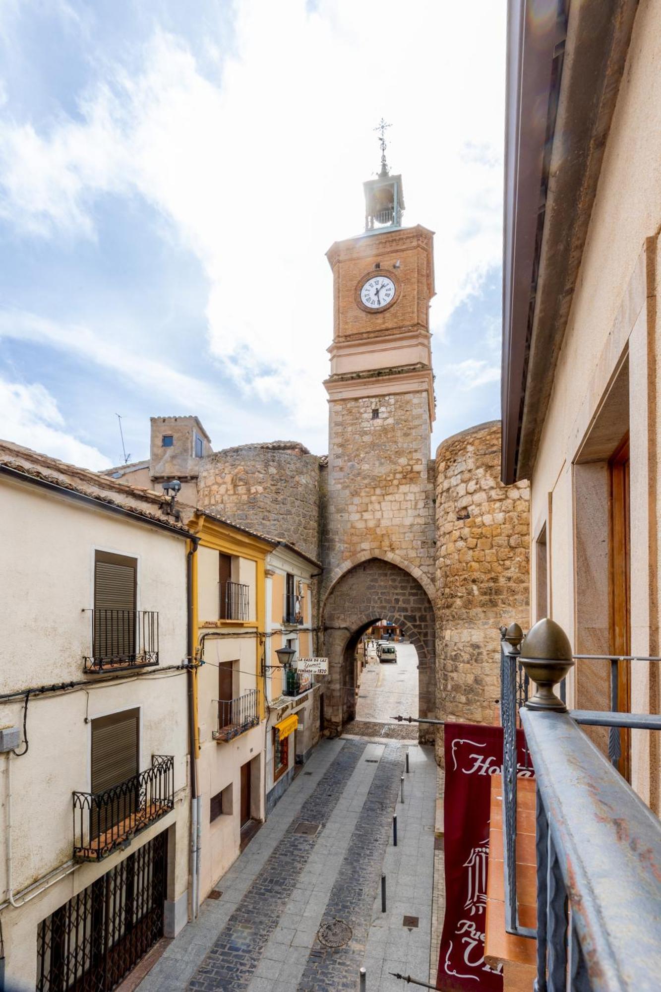 Hostal Sin Recep24H Puerta De La Villa - Pet Friendly & Restaurante Almazán Buitenkant foto