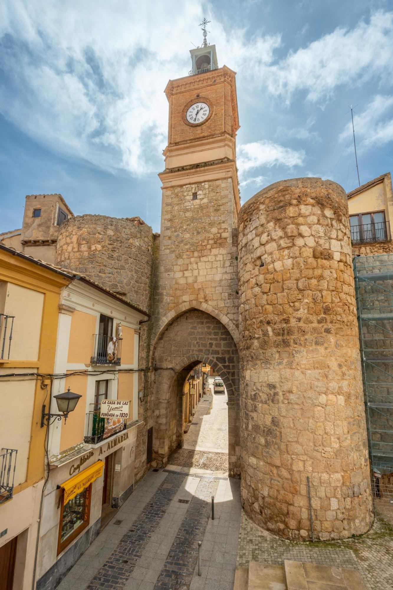 Hostal Sin Recep24H Puerta De La Villa - Pet Friendly & Restaurante Almazán Buitenkant foto