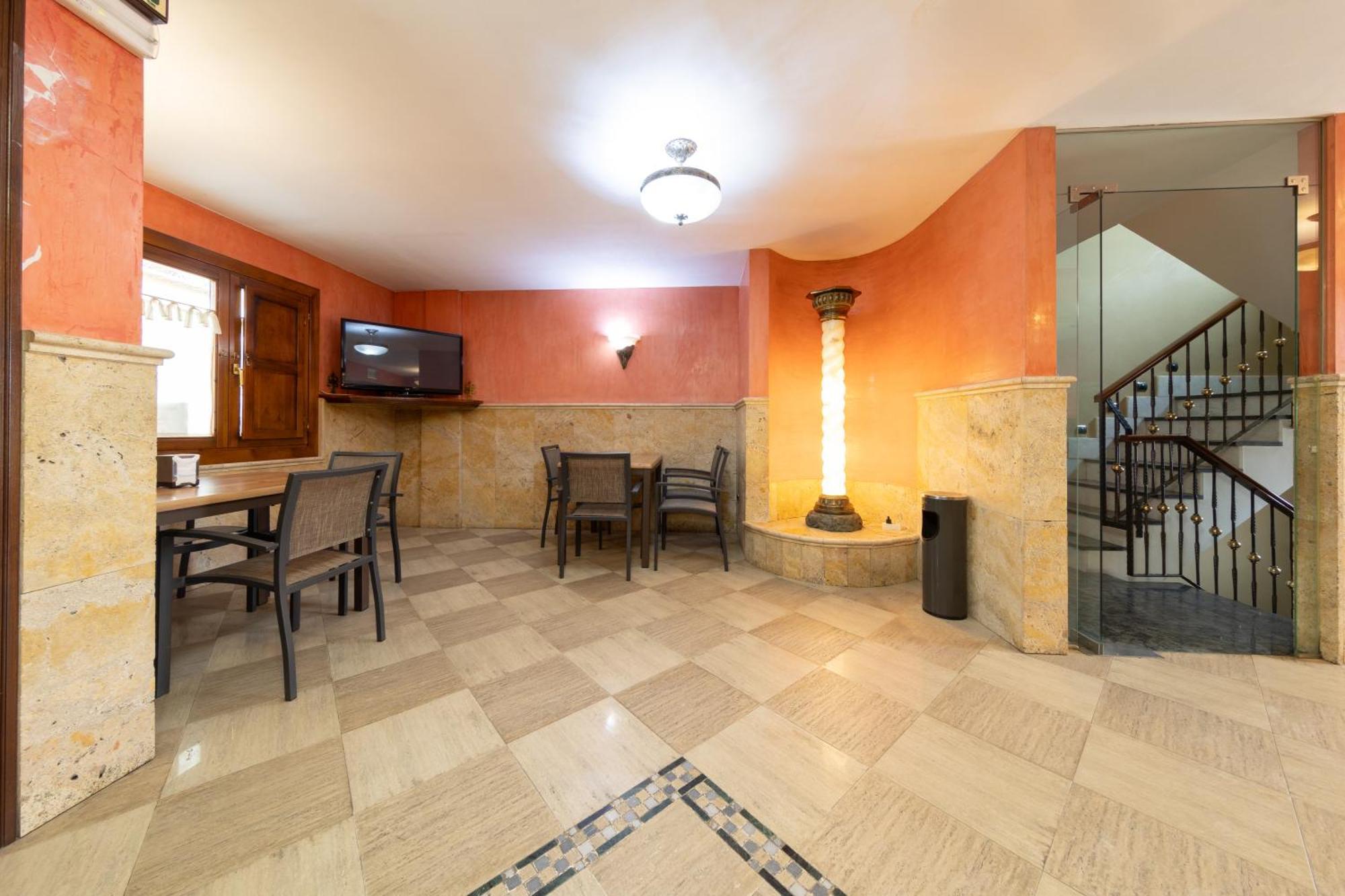 Hostal Sin Recep24H Puerta De La Villa - Pet Friendly & Restaurante Almazán Buitenkant foto