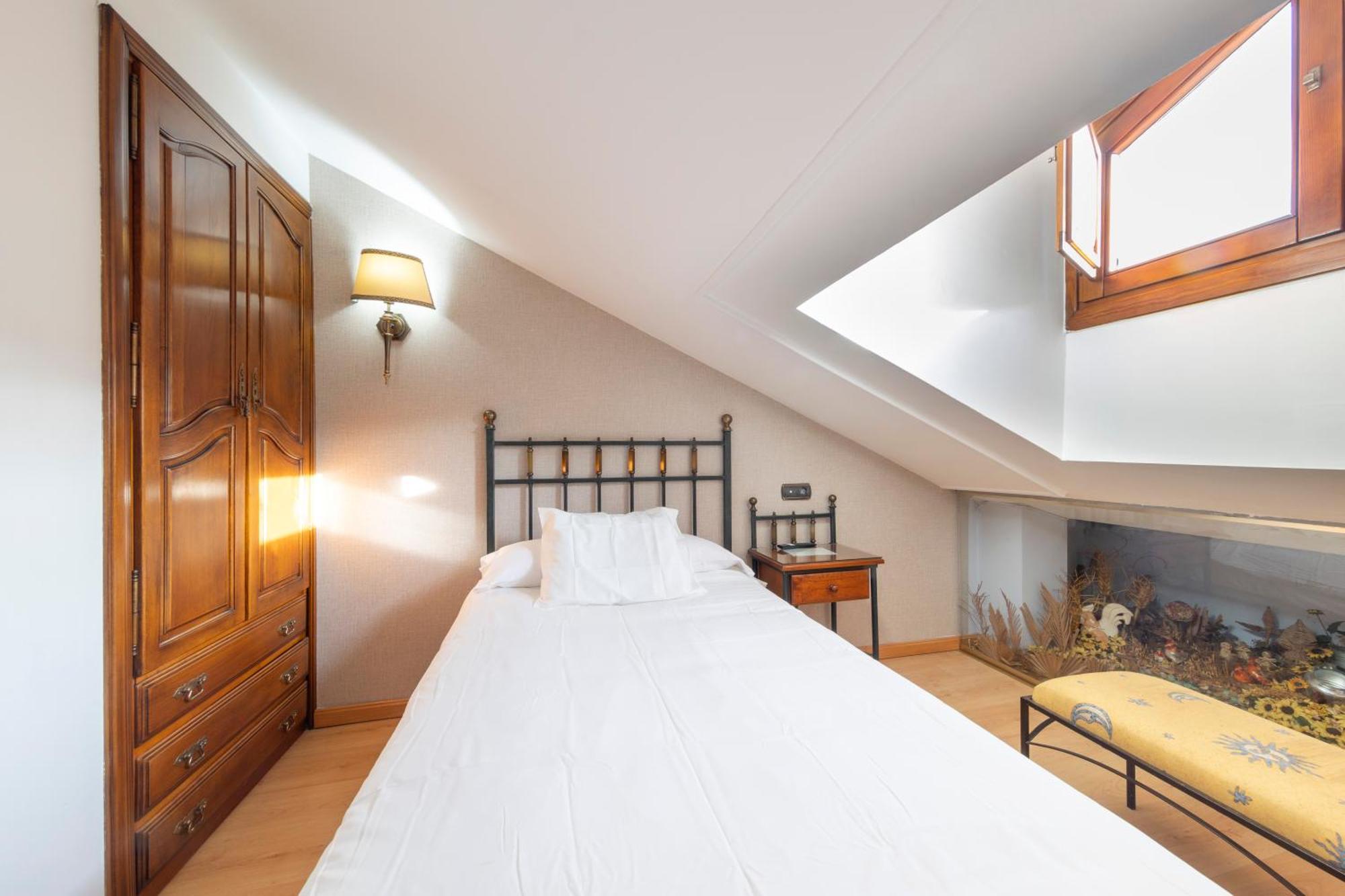 Hostal Sin Recep24H Puerta De La Villa - Pet Friendly & Restaurante Almazán Buitenkant foto