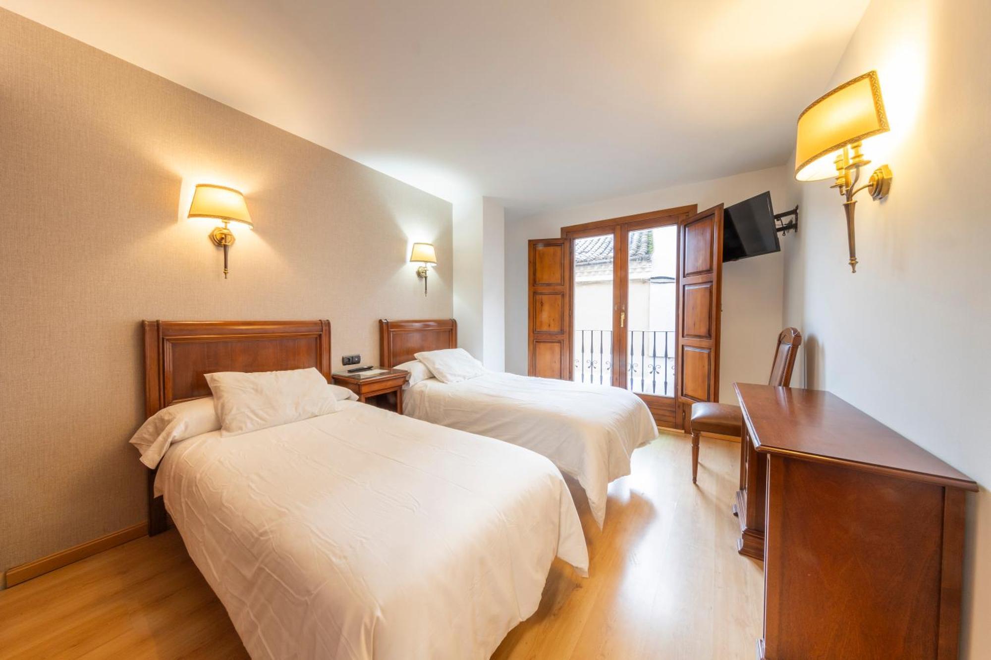 Hostal Sin Recep24H Puerta De La Villa - Pet Friendly & Restaurante Almazán Buitenkant foto