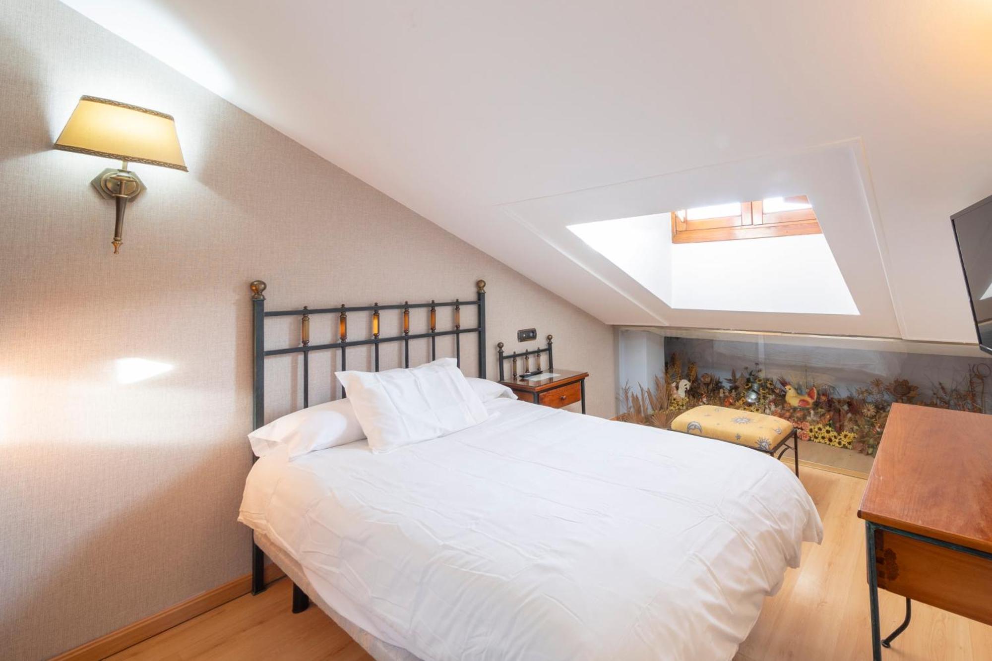 Hostal Sin Recep24H Puerta De La Villa - Pet Friendly & Restaurante Almazán Buitenkant foto