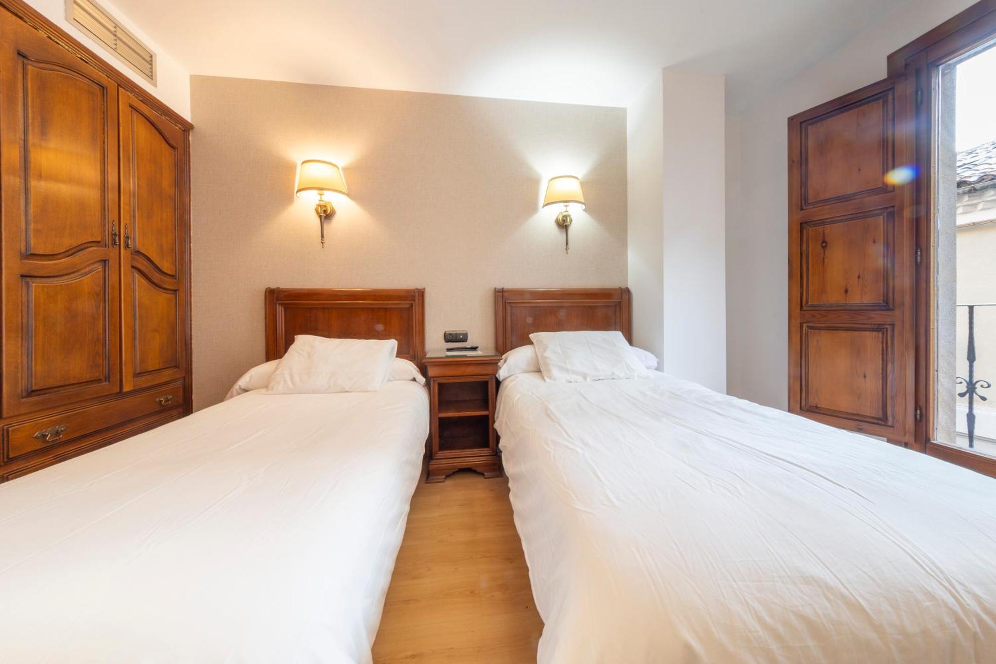Hostal Sin Recep24H Puerta De La Villa - Pet Friendly & Restaurante Almazán Buitenkant foto