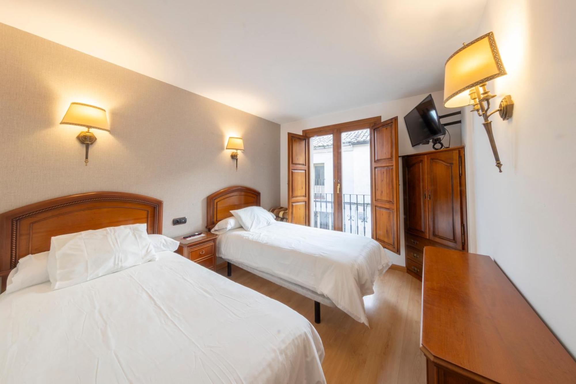 Hostal Sin Recep24H Puerta De La Villa - Pet Friendly & Restaurante Almazán Buitenkant foto