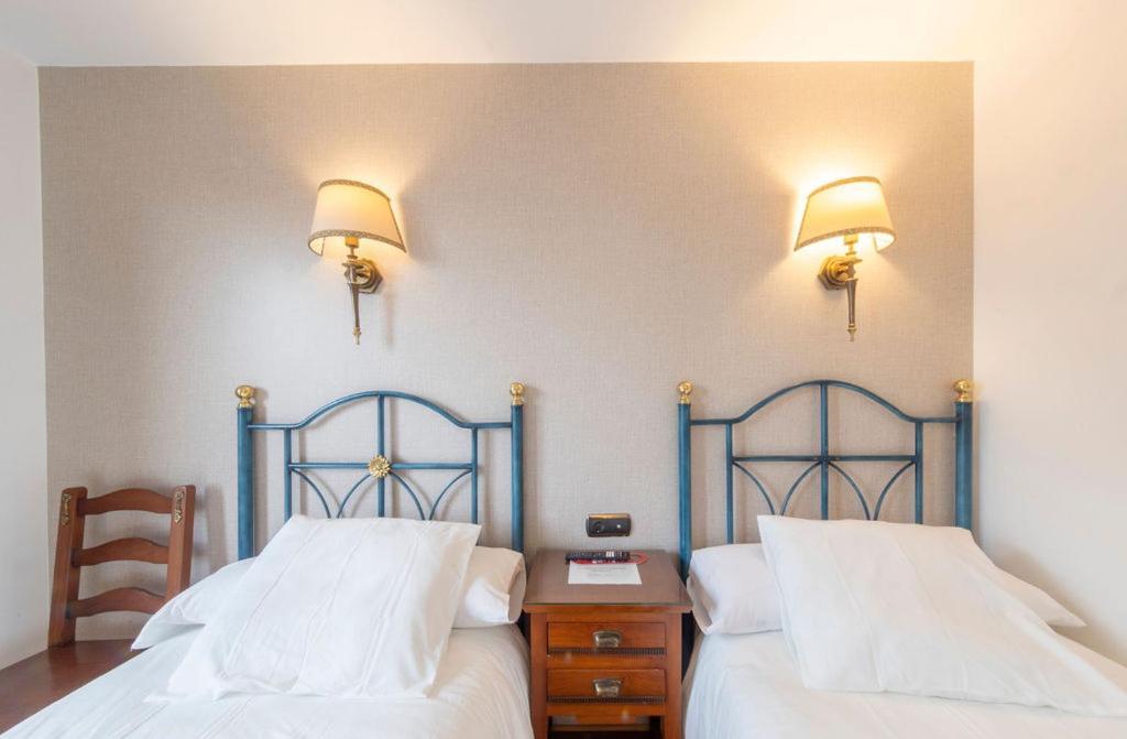 Hostal Sin Recep24H Puerta De La Villa - Pet Friendly & Restaurante Almazán Buitenkant foto