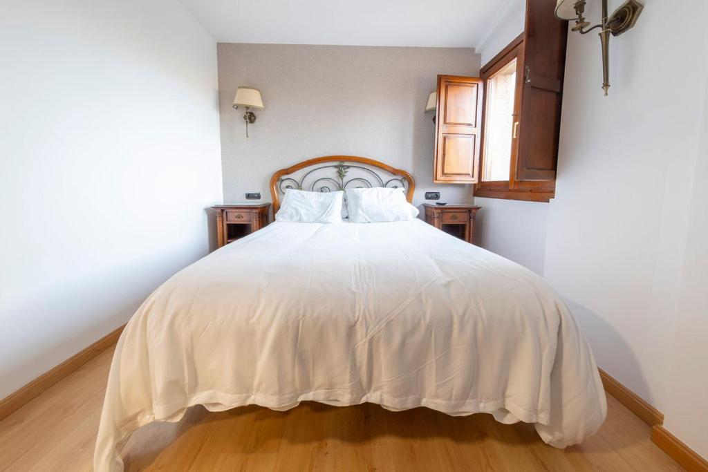 Hostal Sin Recep24H Puerta De La Villa - Pet Friendly & Restaurante Almazán Buitenkant foto